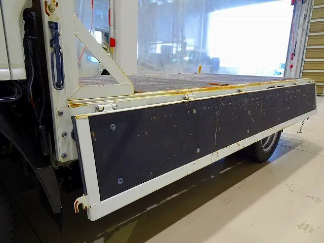 荷台内寸：311×162×38　三方開　埋め込みフック4対　前立て鳥居補強加工(ボルト止め)/回転Jフック2個/左右角出しアングル付　リアアオリチェーン2個|いすゞ エルフ TRG-NHR85A(2WD)の写真29