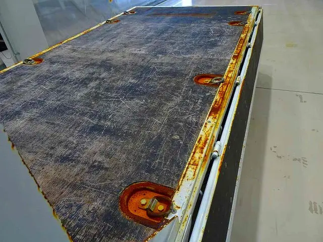 荷台内寸：311×162×38　三方開　埋め込みフック4対　前立て鳥居補強加工(ボルト止め)/回転Jフック2個/左右角出しアングル付　リアアオリチェーン2個|いすゞ エルフ TRG-NHR85A(2WD)の写真30