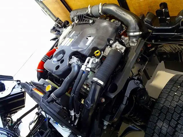 エンジンルーム|いすゞ エルフ TRG-NHR85A(2WD)の写真35