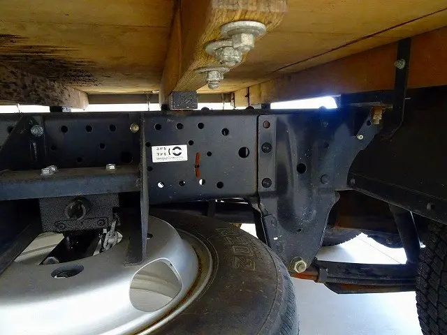 いすゞ エルフ TRG-NHR85A(2WD)の写真38