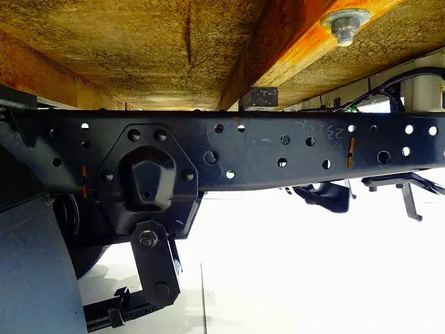 燃料タンク63L　シャーシは 錆止め/マフラー塗装 仕上げに力を入れています。|いすゞ エルフ TRG-NHR85A(2WD)の写真38