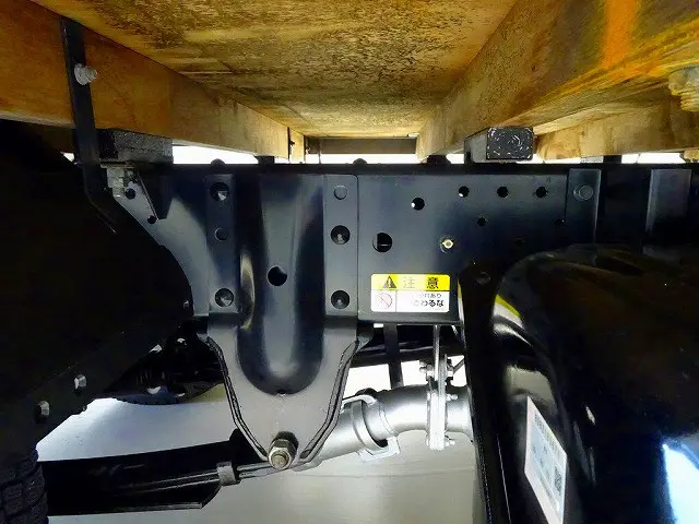 燃料タンク63L　シャーシは 錆止め/マフラー塗装 仕上げに力を入れています。|いすゞ エルフ TRG-NHR85A(2WD)の写真43