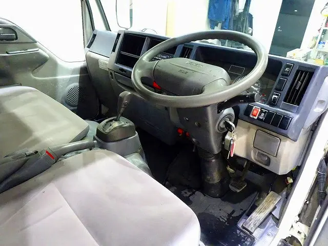 いすゞ エルフ TKG-NJR85A(2WD)の写真5