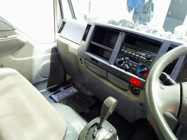 いすゞ エルフ TKG-NJR85A(2WD)の写真9