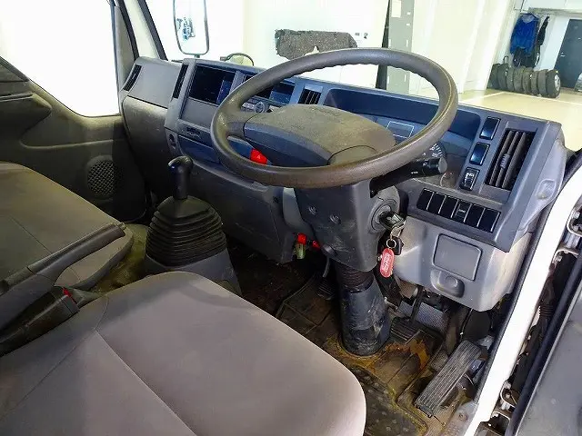 いすゞ エルフ TRG-NHR85A(2WD)の写真5