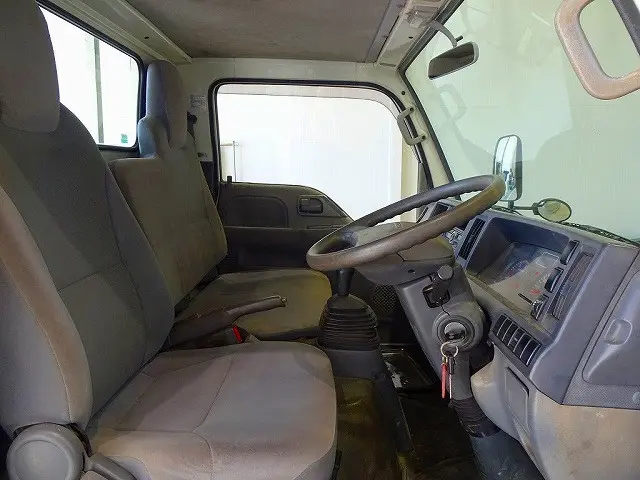 いすゞ エルフ TRG-NHR85A(2WD)の写真6