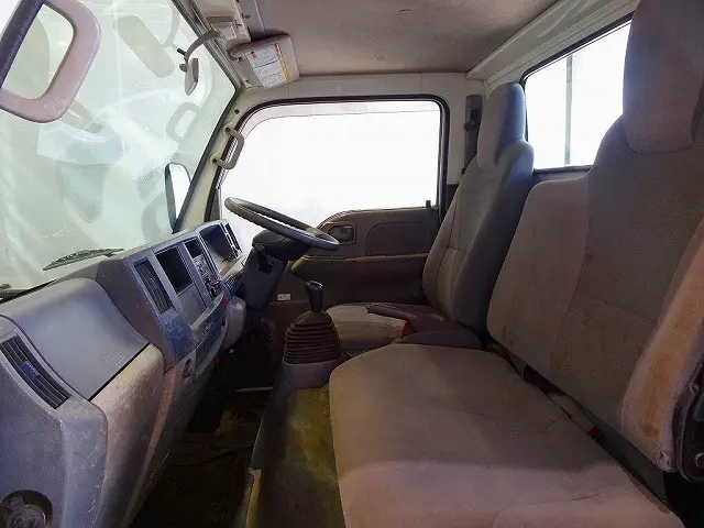 いすゞ エルフ TRG-NHR85A(2WD)の写真8