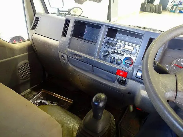 いすゞ エルフ TRG-NHR85A(2WD)の写真9