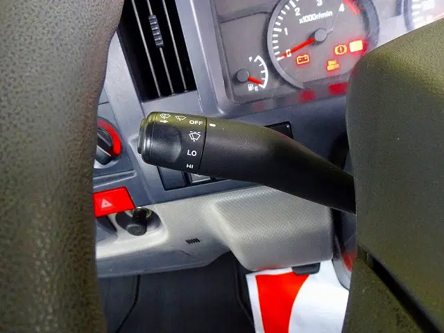 いすゞ エルフ TRG-NHR85A(2WD)の写真15