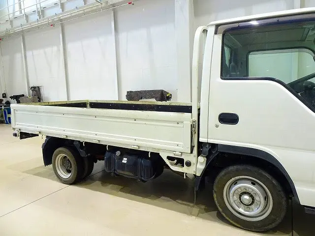 いすゞ エルフ TRG-NHR85A(2WD)の写真17