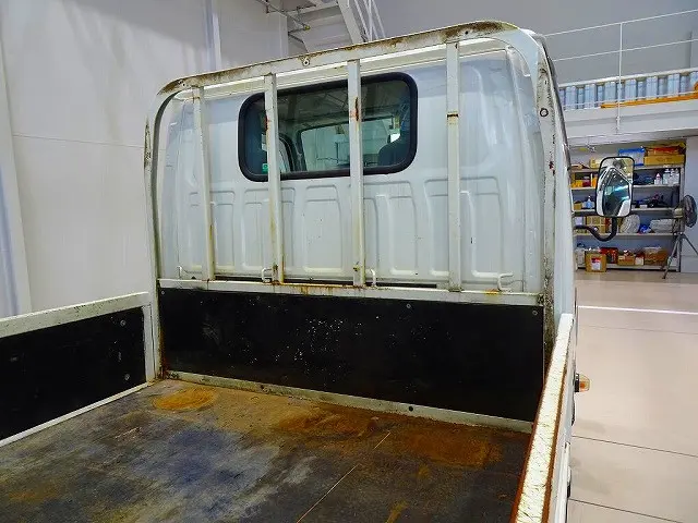 いすゞ エルフ TRG-NHR85A(2WD)の写真19