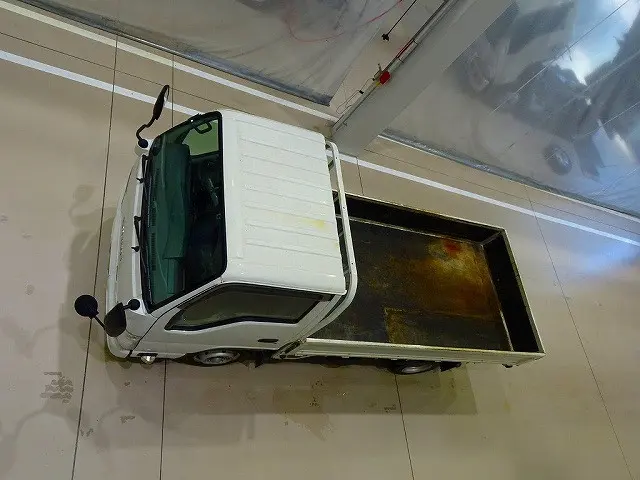 いすゞ エルフ TRG-NHR85A(2WD)の写真23