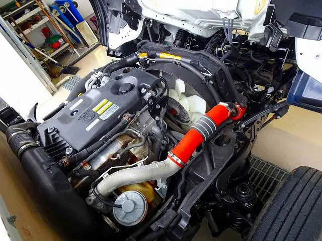 エンジンルーム|いすゞ エルフ TRG-NHR85A(2WD)の写真29