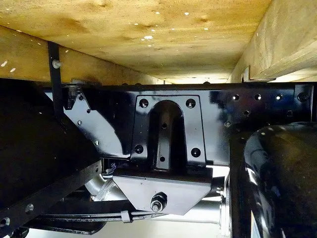 燃料タンク63L シャーシは 錆止め/マフラー塗装 仕上げに力を入れています。|いすゞ エルフ TRG-NHR85A(2WD)の写真38