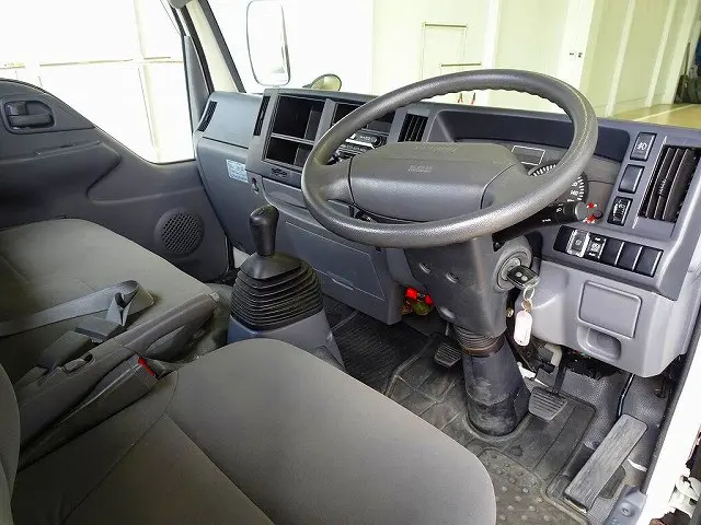 いすゞ エルフ TKG-NJR85A(2WD)の写真5