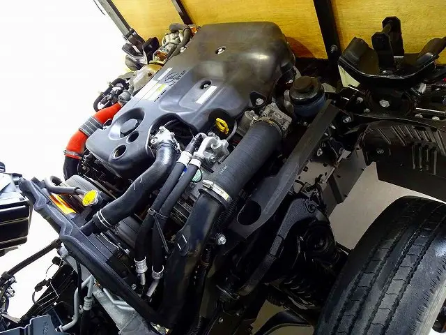 エンジンルーム|いすゞ エルフ TKG-NJR85A(2WD)の写真30