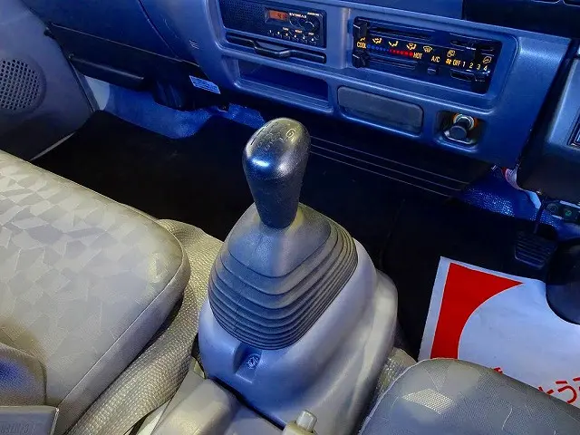 フロア6MT|いすゞ エルフ PB-NPR81AR(2WD)の写真12