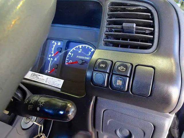いすゞ エルフ PB-NPR81AR(2WD)の写真14