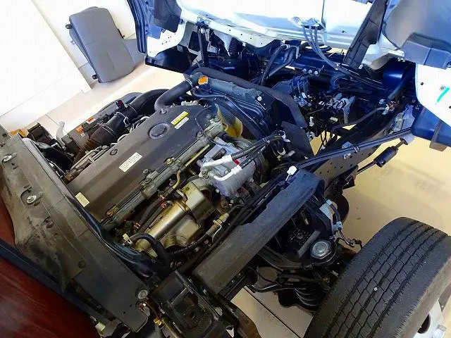 エンジンルーム|いすゞ エルフ PB-NPR81AR(2WD)の写真30