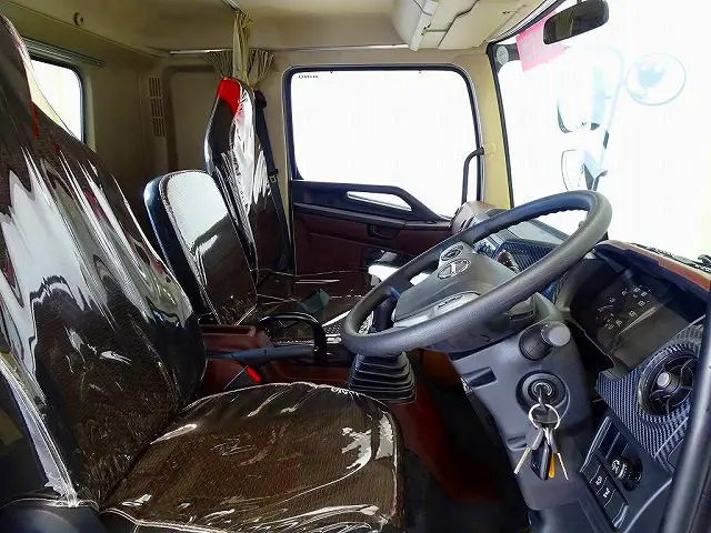 3人乗り　ベッド付　室内LED灯/カーテン　ビニールシートカバー|日野 レンジャー 2PG-FD2ABA(2WD)の写真6