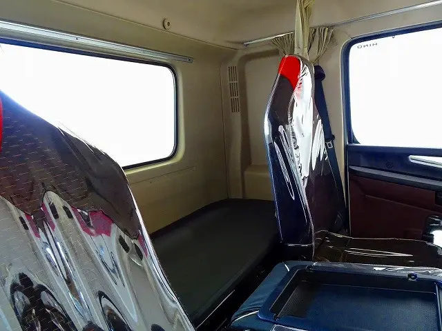 3人乗り　ベッド付　室内LED灯/カーテン　ビニールシートカバー|日野 レンジャー 2PG-FD2ABA(2WD)の写真7