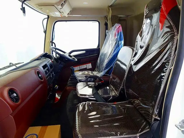 オートAC　PS　PW　SRS　ABS　キーレス　左電格ミラー　AM/FMラジオ　アドブルー　ターボ　排気ブレーキ　ESスタート　車線逸脱警報装置　PCS　アイドリングストップ　フォグランプ　TRC|日野 レンジャー 2PG-FD2ABA(2WD)の写真9