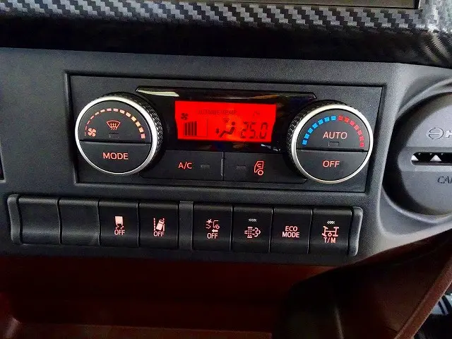 オートAC　PS　PW　SRS　ABS　キーレス　左電格ミラー　AM/FMラジオ　アドブルー　ターボ　排気ブレーキ　ESスタート　車線逸脱警報装置　PCS　アイドリングストップ　フォグランプ　TRC|日野 レンジャー 2PG-FD2ABA(2WD)の写真12