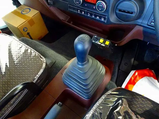 フロア6MT|日野 レンジャー 2PG-FD2ABA(2WD)の写真17