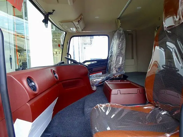 タコグラフ　アドブルー　排気ブレーキ　T/Mリターダ　デフロック　クルーズコントロール　ESスタート　車線逸脱警報装置　PCS　フォグランプ　TRC|日野 プロフィア 2DG-FS1AGE(6x4)の写真8