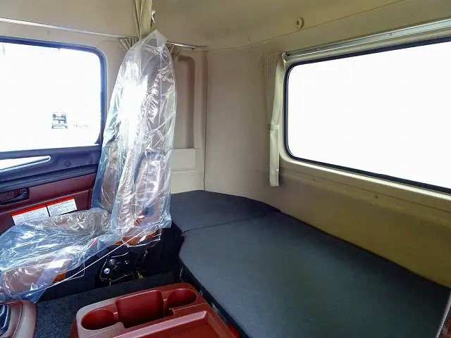 2人乗りベッド付　室内LED灯/カーテン　ビニールシートカバー付　消火器1個　|日野 プロフィア 2DG-FS1AGE(6x4)の写真9