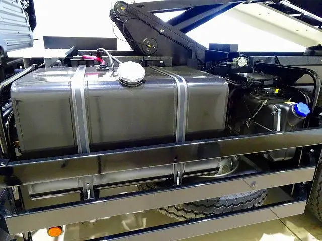 燃料タンク300L　アドブルー|日野 プロフィア 2DG-FS1AGE(6x4)の写真40