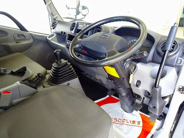AC PS PW SRS ABS 集中ドアロック 左電格ミラー AM/FMラジオ ターボ 排気ブレーキ フォグランプ トラクションコントロール 電動パーキングブレーキ 室内LED灯|日野 デュトロ TKG-XZU620T(2WD)の写真5