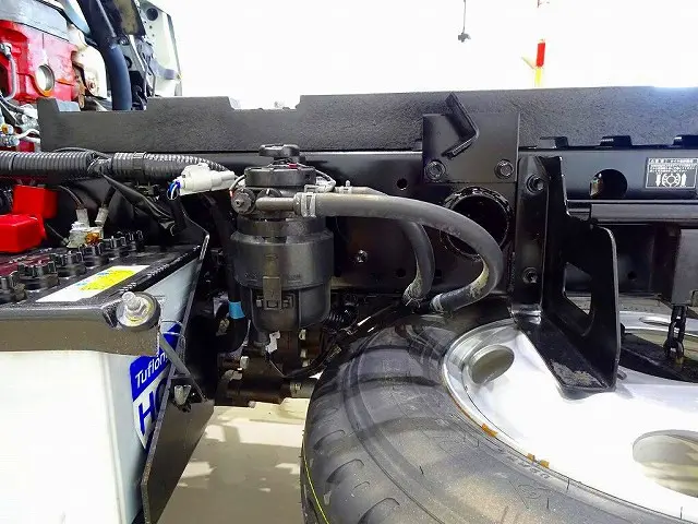 燃料タンク80L シャーシは 錆止め/マフラー塗装 仕上げに力を入れています。|日野 デュトロ TKG-XZU620T(2WD)の写真34