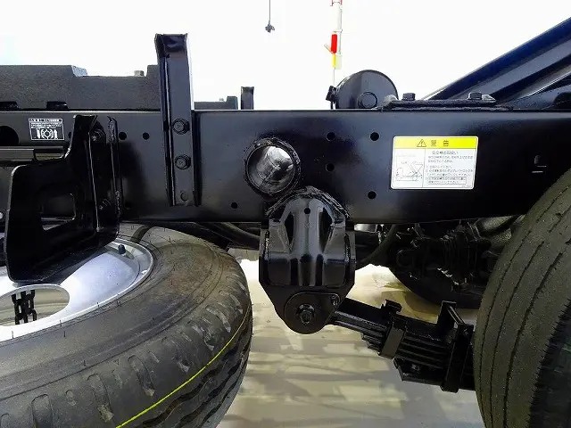 燃料タンク80L シャーシは 錆止め/マフラー塗装 仕上げに力を入れています。|日野 デュトロ TKG-XZU620T(2WD)の写真35