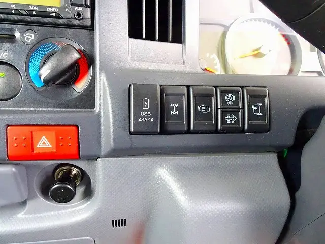 いすゞ エルフ TPG-NKS85AN(4WD)の写真11