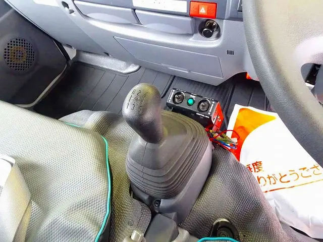 フロア5MT|いすゞ エルフ TPG-NKS85AN(4WD)の写真15