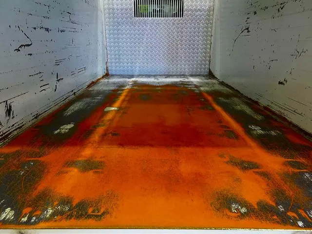 荷台内寸：304×158×122　新明和/DD2-0110SY　土砂禁　リア3枚扉(上部観音扉)　自動シート付　リアアオリ左右ピン差し加工　床前水抜き穴1対　前立てプロテクターアルミ縞鋼板張り|いすゞ エルフ TPG-NKS85AN(4WD)の写真22