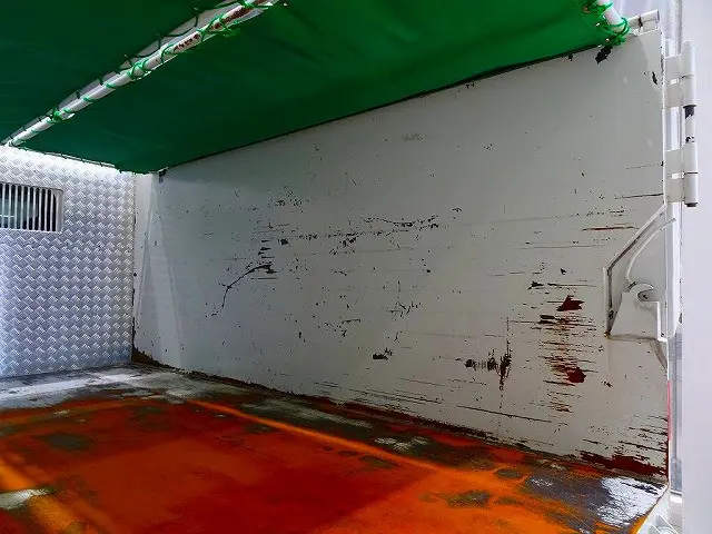 荷台内寸：304×158×122　新明和/DD2-0110SY　土砂禁　リア3枚扉(上部観音扉)　自動シート付　リアアオリ左右ピン差し加工　床前水抜き穴1対　前立てプロテクターアルミ縞鋼板張り|いすゞ エルフ TPG-NKS85AN(4WD)の写真24