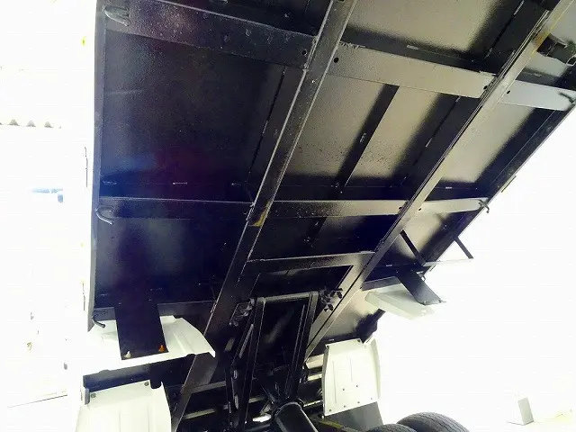 荷台内寸：304×158×122　新明和/DD2-0110SY　土砂禁　リア3枚扉(上部観音扉)　自動シート付　リアアオリ左右ピン差し加工　床前水抜き穴1対　前立てプロテクターアルミ縞鋼板張り|いすゞ エルフ TPG-NKS85AN(4WD)の写真32