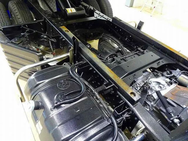 荷台内寸：304×158×122　新明和/DD2-0110SY　土砂禁　リア3枚扉(上部観音扉)　自動シート付　リアアオリ左右ピン差し加工　床前水抜き穴1対　前立てプロテクターアルミ縞鋼板張り|いすゞ エルフ TPG-NKS85AN(4WD)の写真33