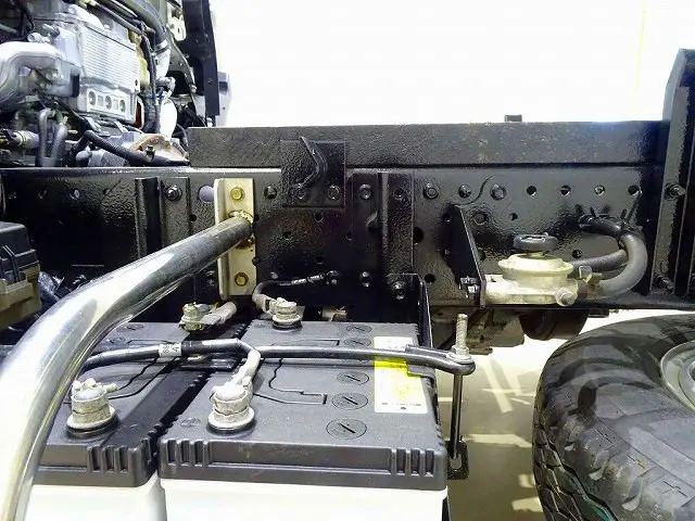 ステンレス製サイドガード　シャーシは 錆止め/マフラー塗装 仕上げに力を入れています。|いすゞ エルフ TPG-NKS85AN(4WD)の写真38