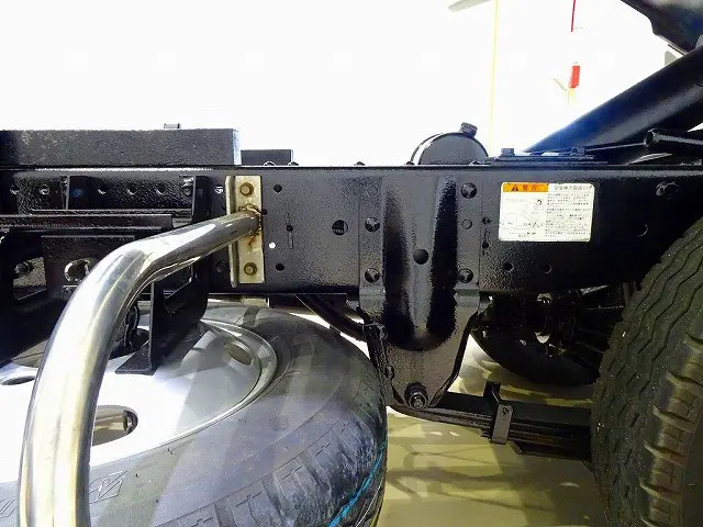 ステンレス製サイドガード　シャーシは 錆止め/マフラー塗装 仕上げに力を入れています。|いすゞ エルフ TPG-NKS85AN(4WD)の写真39
