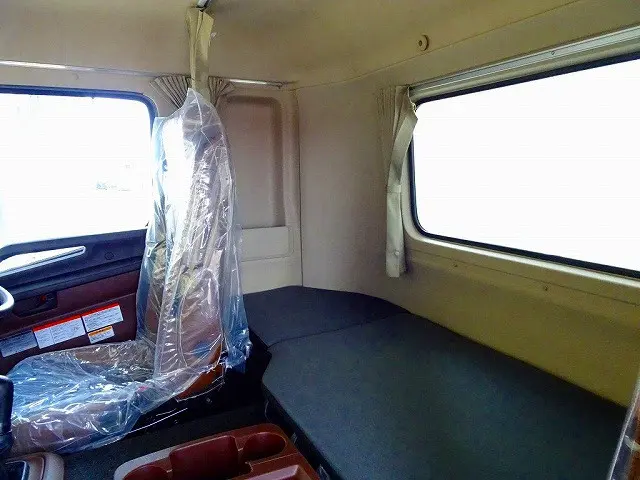 2人乗りベッド付　室内LED灯/カーテン　フロア7MT|日野 プロフィア 2DG-FS1AGE(6x4)の写真9