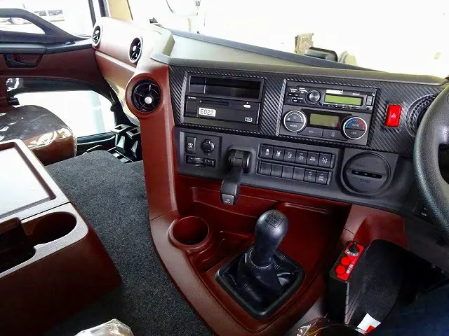 AAC　PS　PW　SRS　ABS　キーレス　左電格ミラー/ヒーター/左右電動角度調整　エアサスシート/肘掛け　AM/FM　ETC　バックモニター　タコグラフ　アドブルー　排気ブレーキ|日野 プロフィア 2DG-FS1AGE(6x4)の写真10