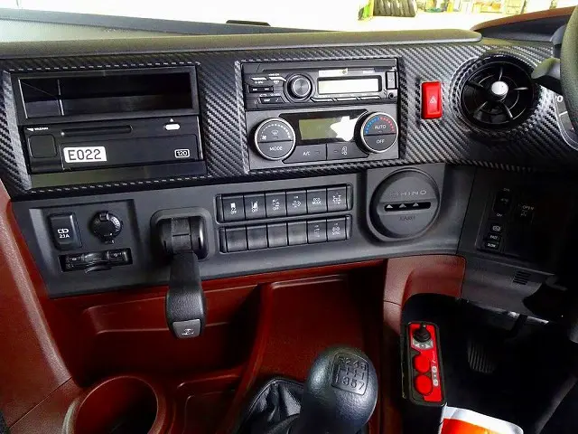 T/Mリターダ　デフロック　クルーズコントロール　ESスタート　車線逸脱警報装置　PCS　フォグランプ　TRC　室内LED灯/カーテン　ビニールシートカバー付|日野 プロフィア 2DG-FS1AGE(6x4)の写真11