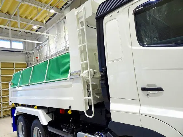 荷台内寸：510×220×51　新明和/DD10-761　床厚み9mm　自動シート付(65cm)　前立てプロテクター左右はしご/作業灯2個|日野 プロフィア 2DG-FS1AGE(6x4)の写真27