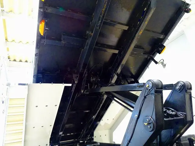 荷台内寸：510×220×51　新明和/DD10-761　床厚み9mm　自動シート付(65cm)　前立てプロテクター左右はしご/作業灯2個|日野 プロフィア 2DG-FS1AGE(6x4)の写真34