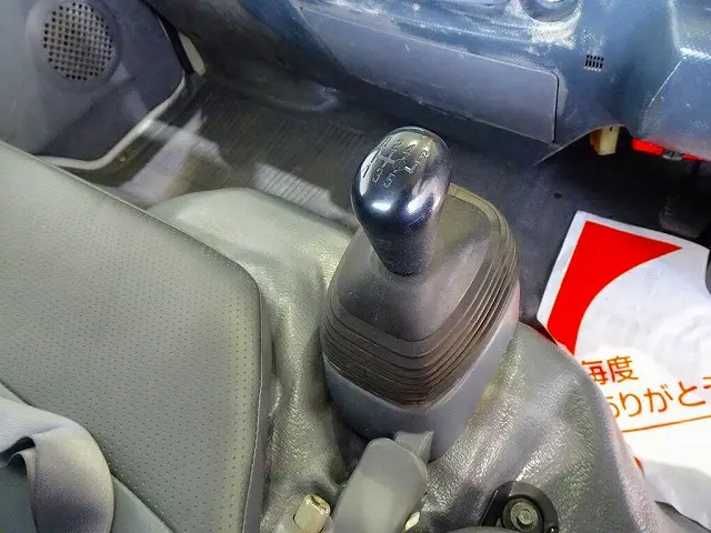 フロア6MT|いすゞ エルフ TKG-NKR85AN(2WD)の写真12