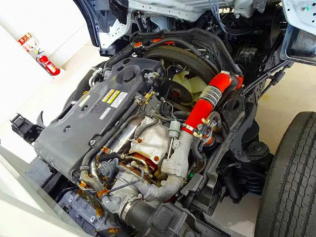 エンジンルーム|いすゞ エルフ TKG-NKR85AN(2WD)の写真31