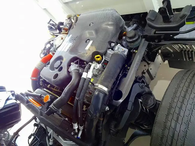 エンジンルーム|いすゞ エルフ TKG-NKR85AN(2WD)の写真32